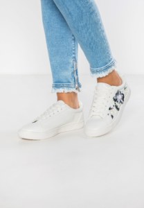 White sneakers with 3D floral decoration