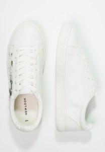 White sneakers with flowers